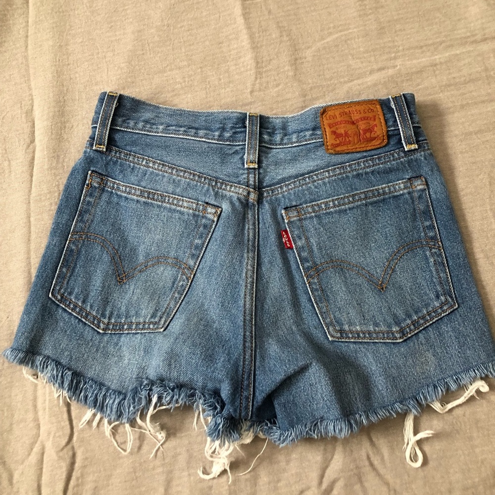 Levi’s wedgie cut off shorts